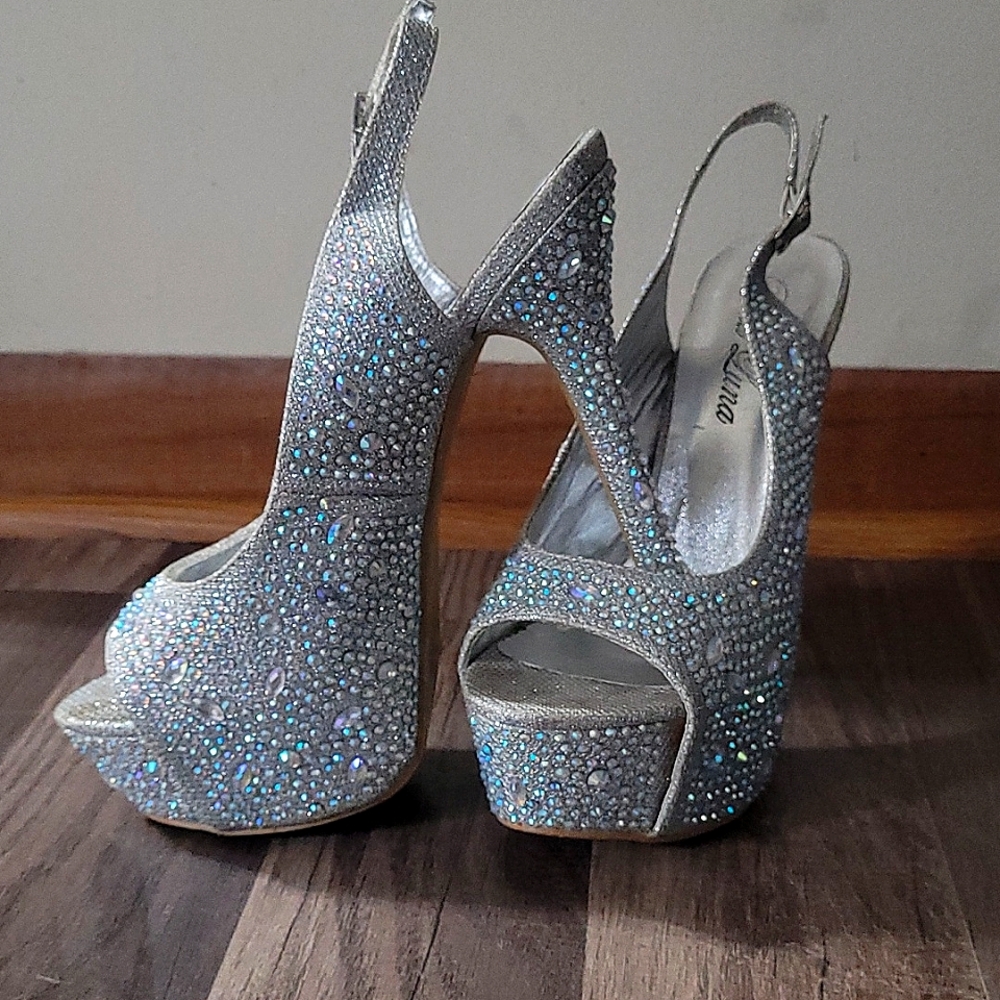 Bella Luna high heels size 7.5 silver jewels